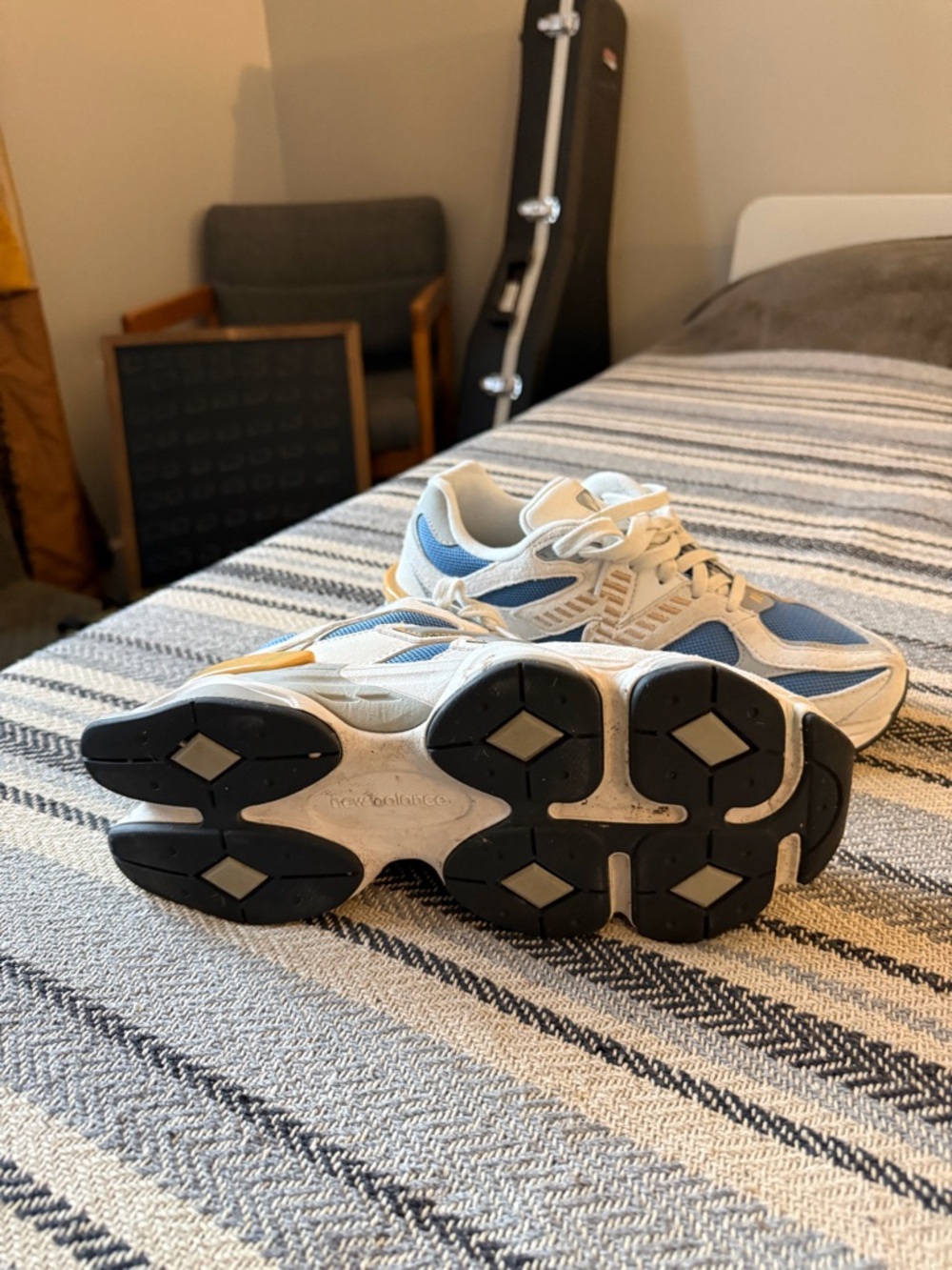 New Balance 9060 Trainers in Blue and Cream - Picture 4 of 5